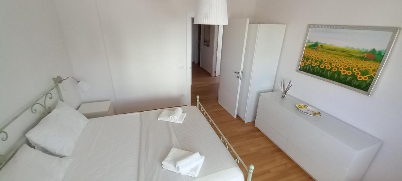 Central Apartment Con Tre Camere Da Letto 洛科罗通多 外观 照片